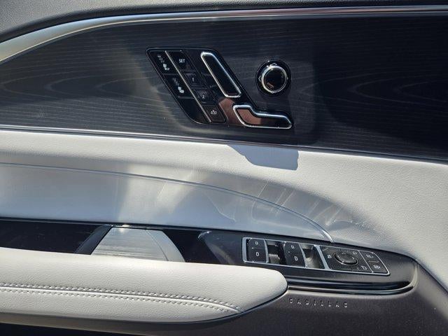 2025 Cadillac LYRIQ Luxury 1