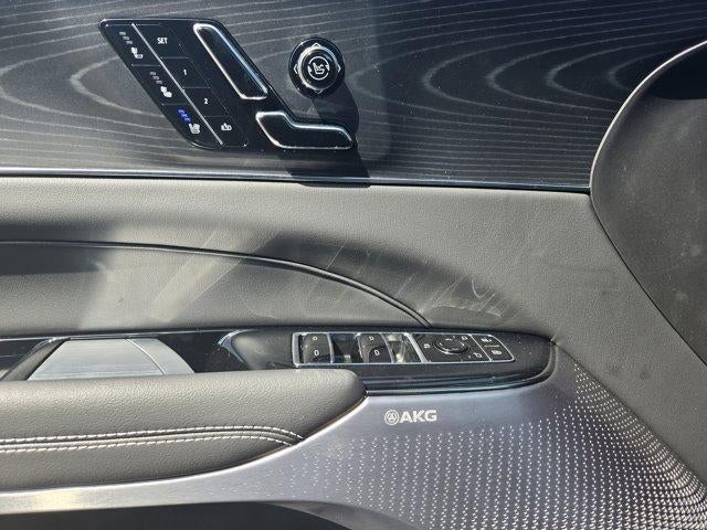 2025 Cadillac LYRIQ Luxury 2