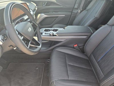 2025 Cadillac LYRIQ Luxury 2