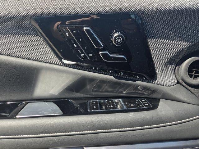 2025 Cadillac OPTIQ Luxury 2