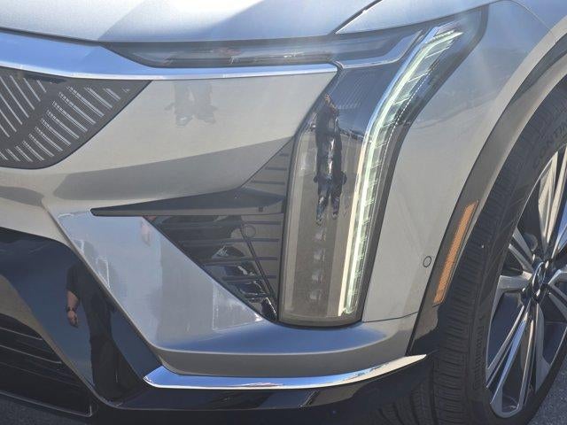 2025 Cadillac OPTIQ Luxury 2