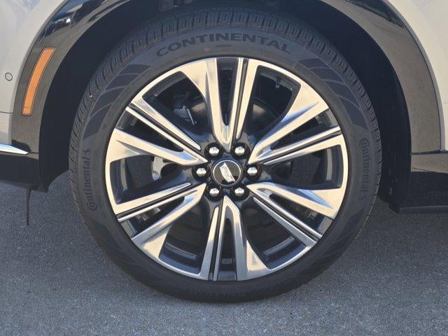 2025 Cadillac OPTIQ Luxury 2